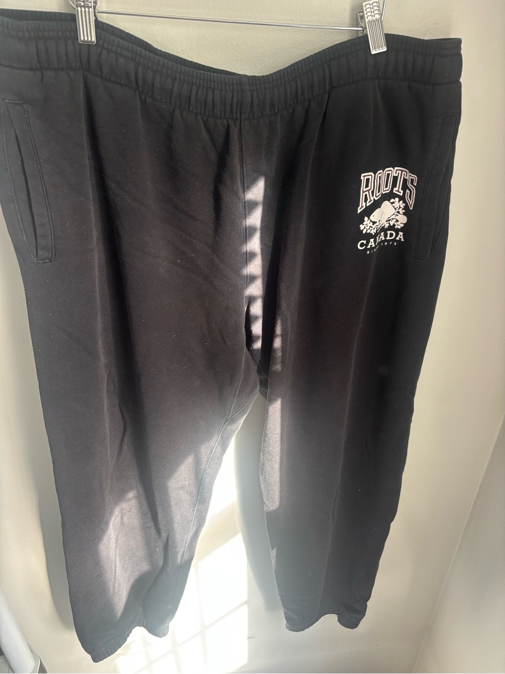 Roots Women’s XL Black Sweatpants with Canada Logo - Picture 2 of 6